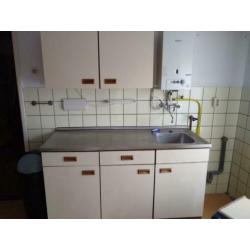 Keukenblok voor garage of berging bruin beige kastjes