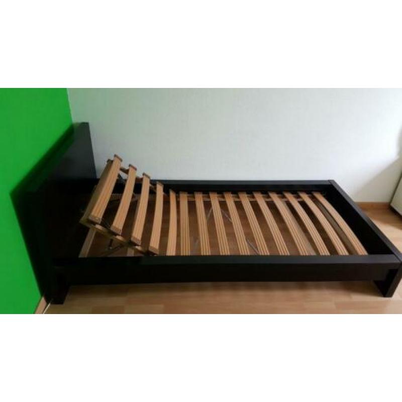 Ikea Malm eenpersoonsbed met verstelbare lattenbodem.
