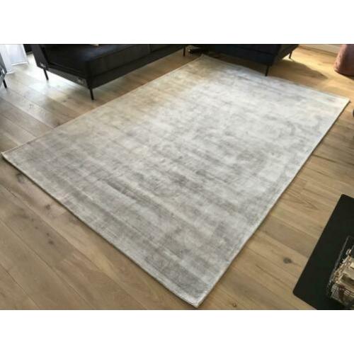 Vloerkleed Jane Westwing lichtgrijs viscose