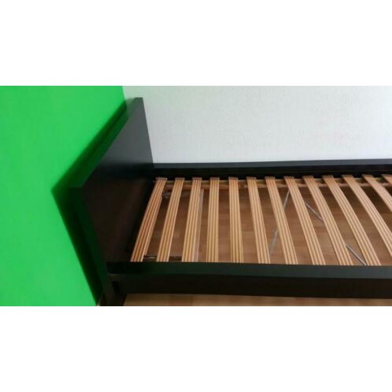 Ikea Malm eenpersoonsbed met verstelbare lattenbodem.
