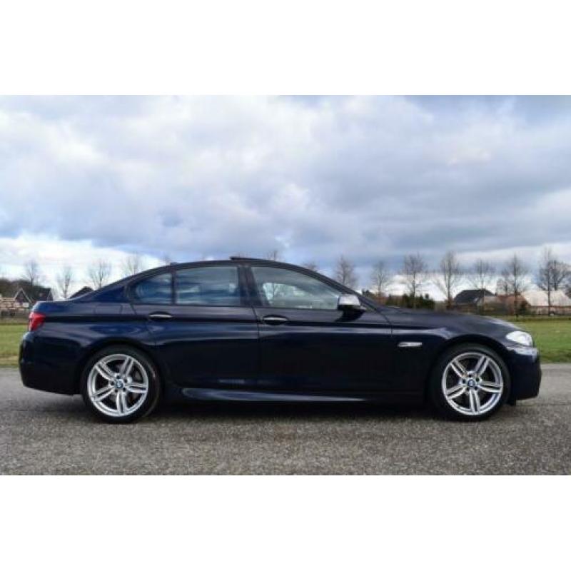 BMW 5-serie M550xd Navi, RSE, B&O, ACC, HUD, 360-Cam, Schuif