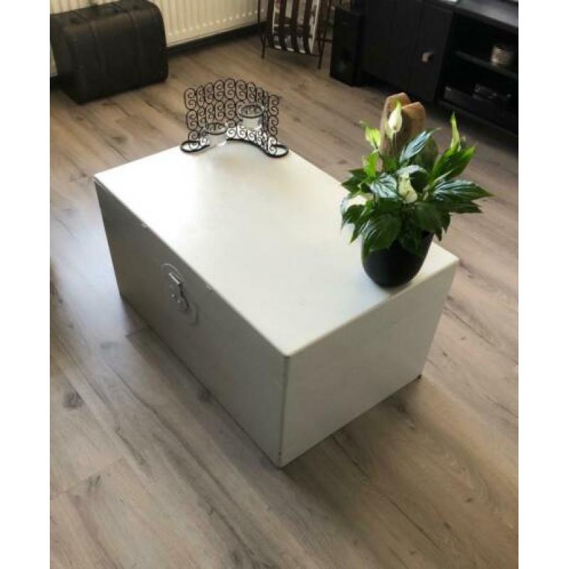 Chinese opbergkist/salontafel, wit