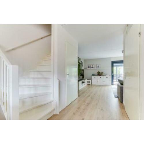 ~35 m2 topkwaliteit laminaat (200x21cm) met ondervloer