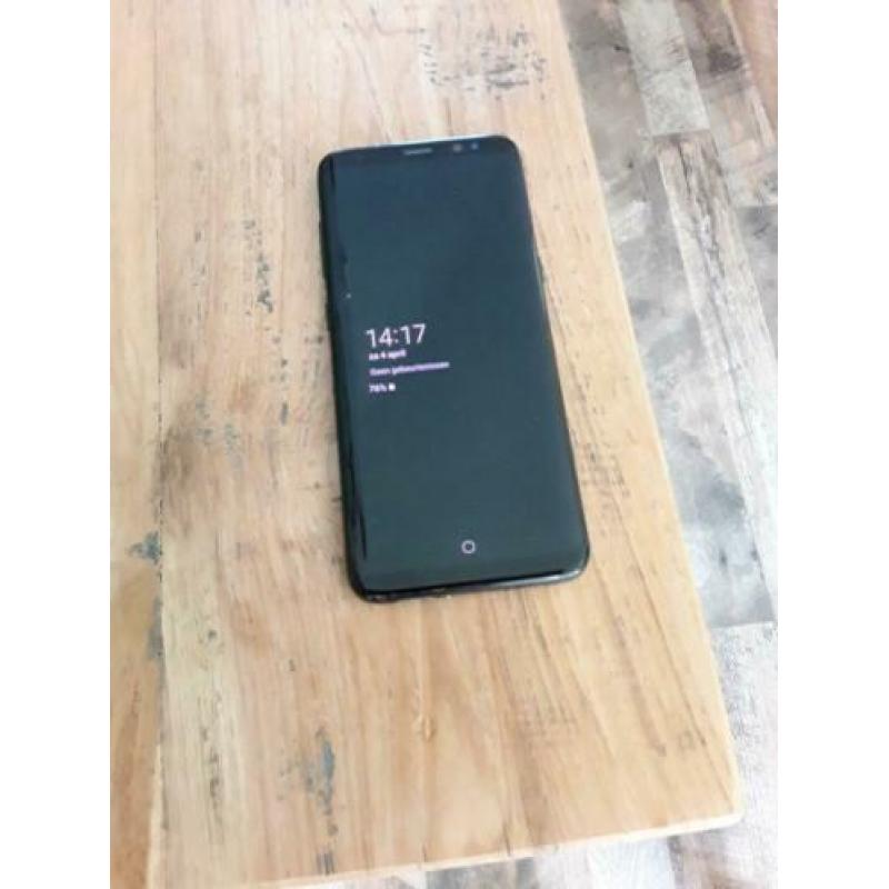 Onbeschadigde Samsung S8 zwart 64 Gb in case met oortjes