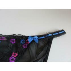 Hunkemoller slip zwart transparant met bloemetjes maat M