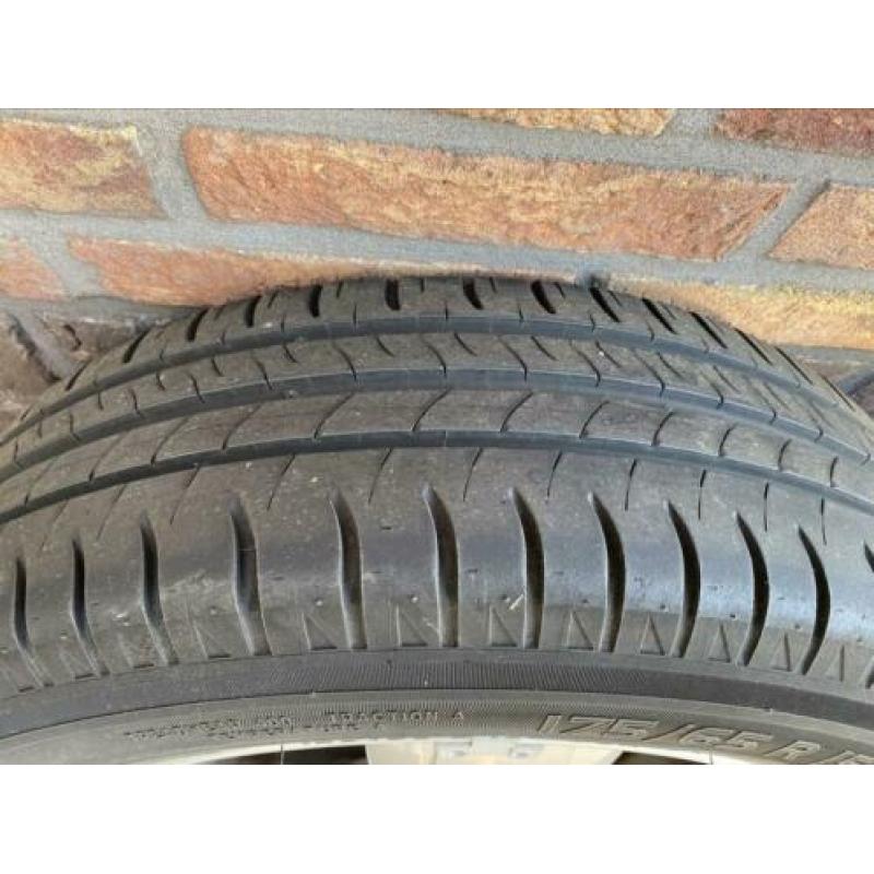 Mini 15” lichtmetalen velgen met goede zomerbanden