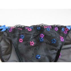 Hunkemoller slip zwart transparant met bloemetjes maat M