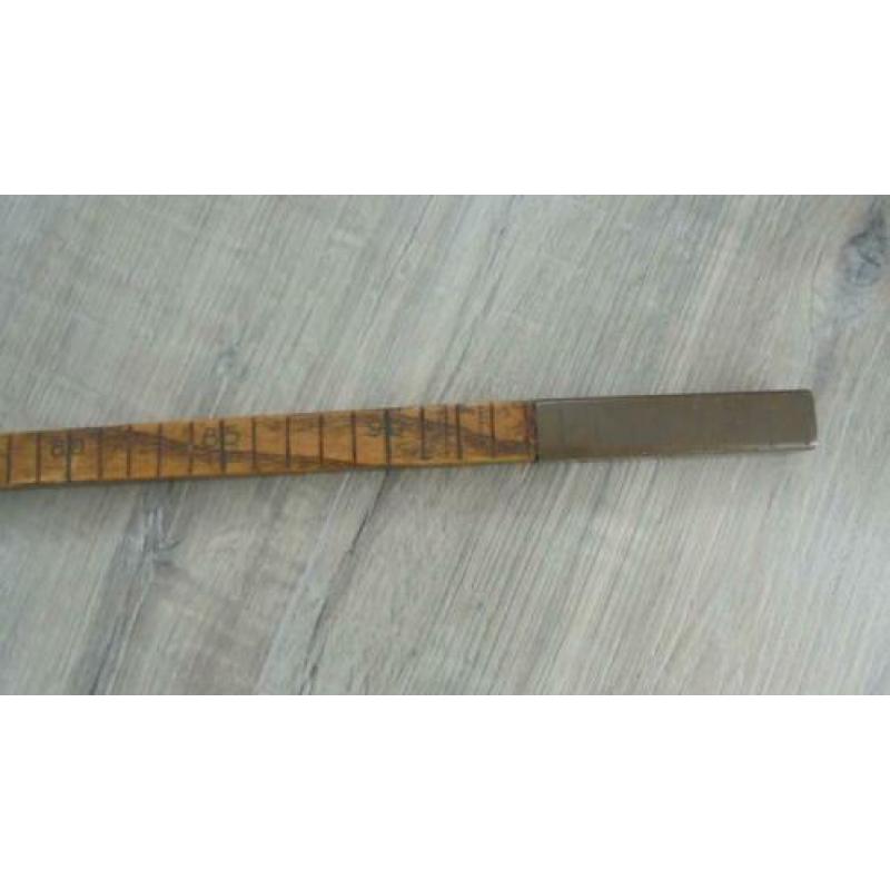 oude houten meter meetlat voor stof