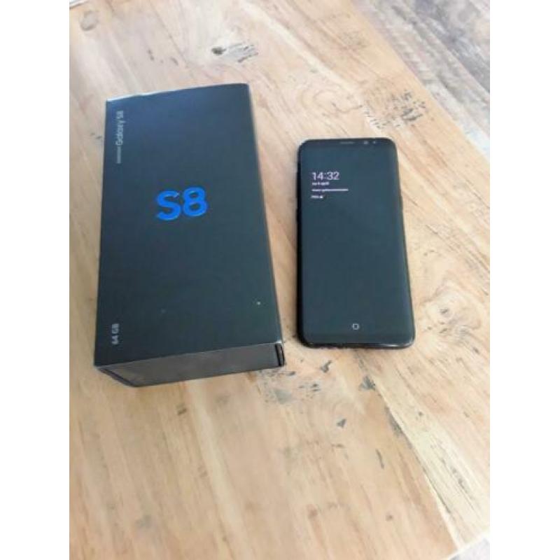 Onbeschadigde Samsung S8 zwart 64 Gb in case met oortjes