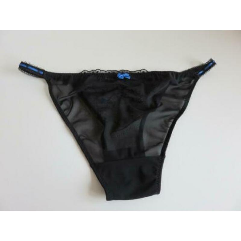 Hunkemoller slip zwart transparant met bloemetjes maat M