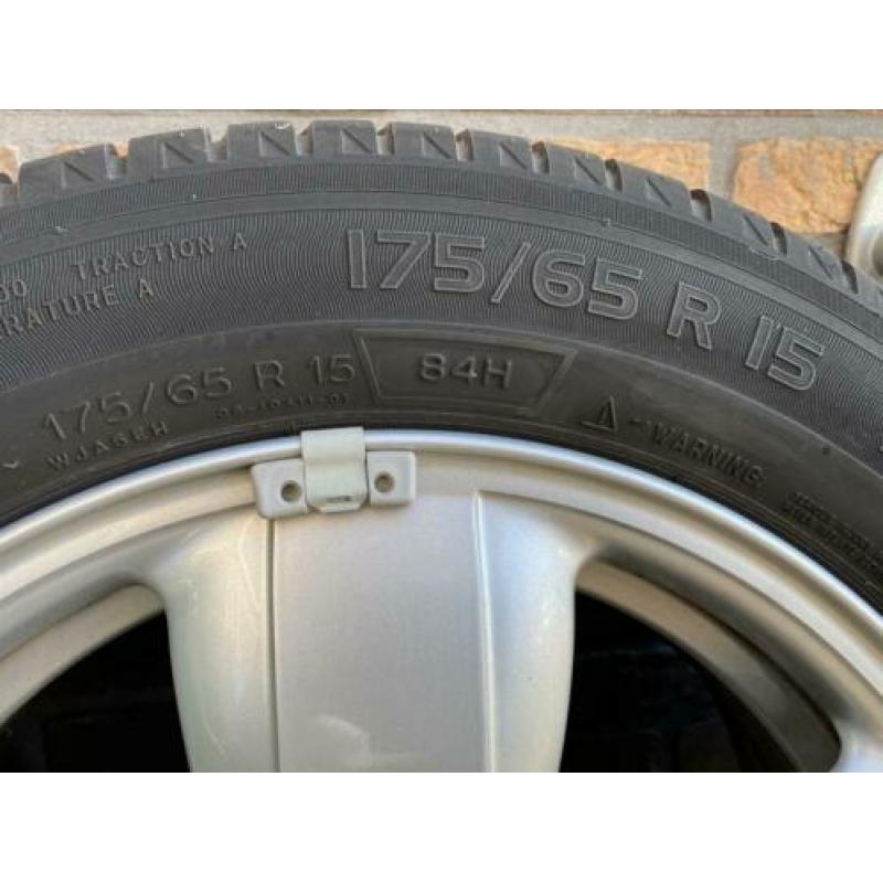 Mini 15” lichtmetalen velgen met goede zomerbanden