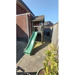 Speelhuis met glijbaan en uitbouw