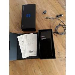 Onbeschadigde Samsung S8 zwart 64 Gb in case met oortjes