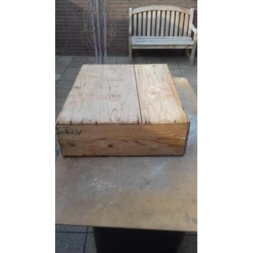 oud grenen houten kist.