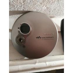 SONY DJE 750 discman met Gprotection zilverincladaptor