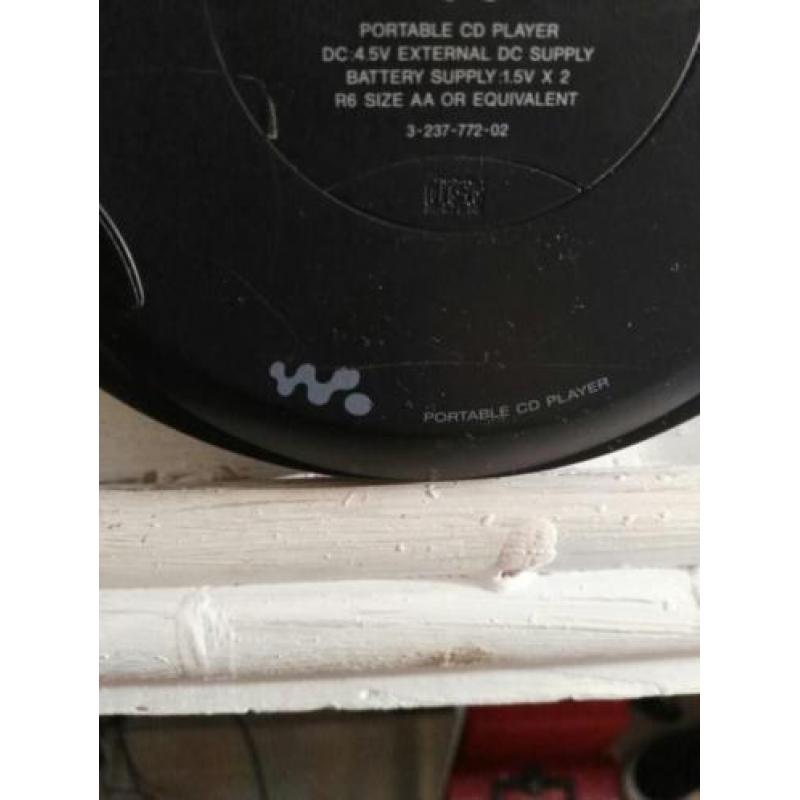 SONY DJE 750 discman met Gprotection zilverincladaptor