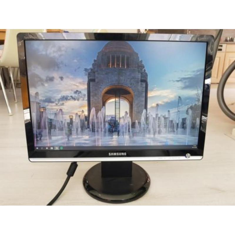 Samsung LCD monitor 22"
