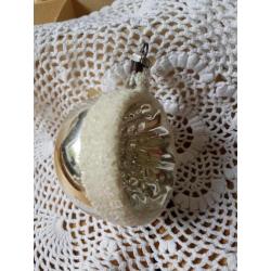 Antieke kerstbal nostalgische deukbal zilver