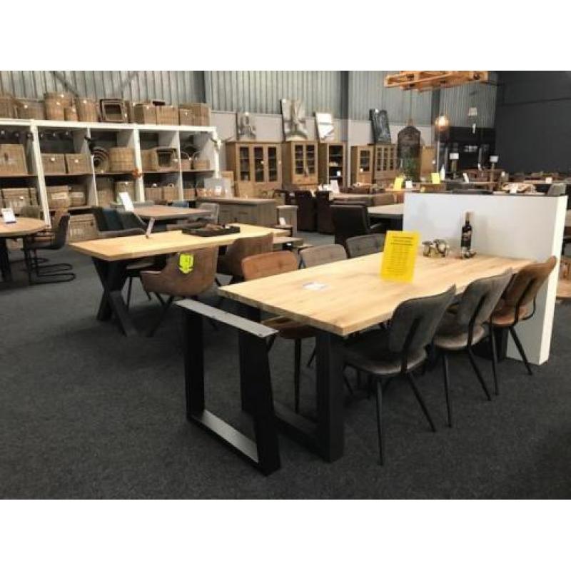 Bar tafels en krukken ovale tafels uit voorraad leverbaar