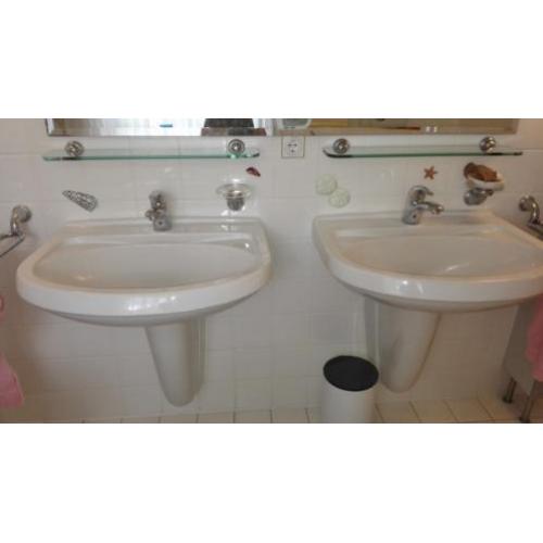 Wastafel plus toebehoren