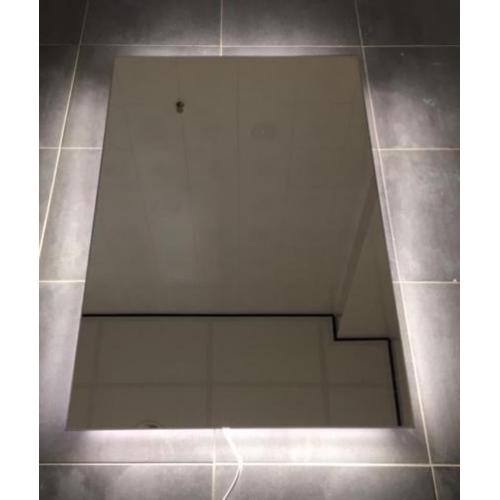 Badkamer spiegel 48x75 cm met warm witte ambi verlichting