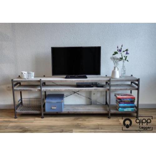 Stoere industriële tv-meubel van staal en steigerhout
